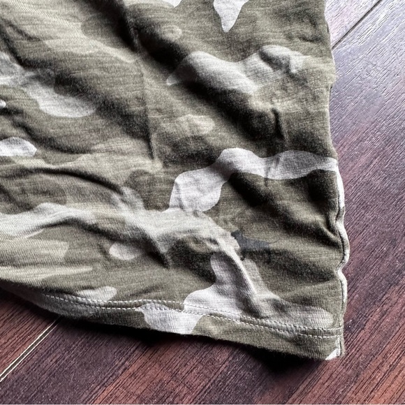 PINK Victoria's Secret Green Camouflage Short Sleeve Top - Picture 4 of 4